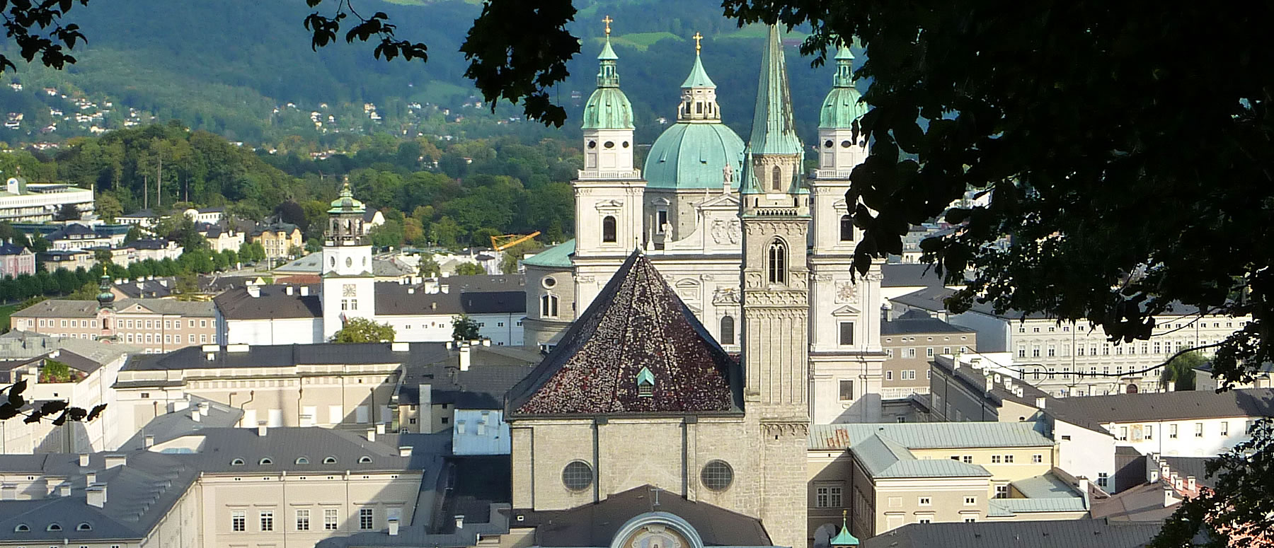 Blick auf das sommerliche Salzburg